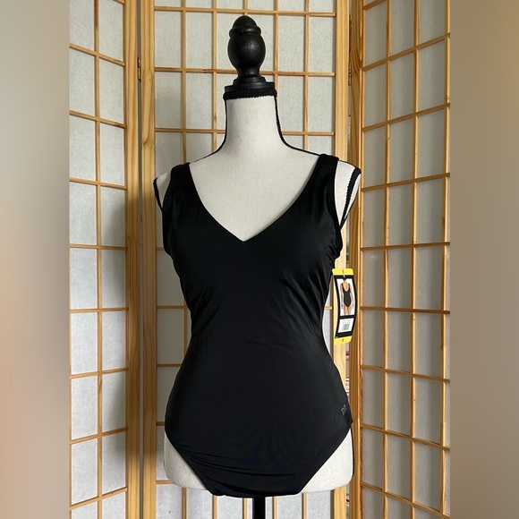 TYR Women's  Black V-Neck One Piece Swimsuit - Small - Picture 1 of 8